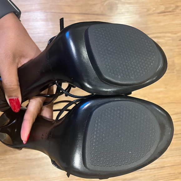 Cassandra YSL Logo Sandals Sz 42 - Picture 5 of 9